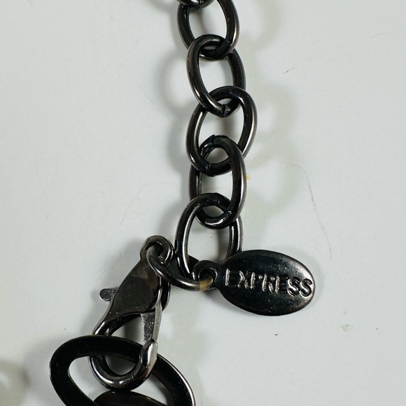 Super cool modern Express necklace of chain and clear and black lucite accents - Picture 4 of 4